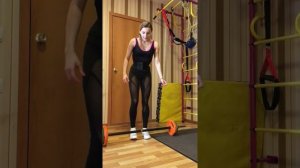 Базовая тренировка со штангой. Как накачать мышцы дома