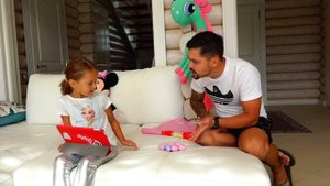 КТО Вылупился из ЯЙЦА? Маленький Дино или Динозавр Гигант! Новый питомец у Амельки!