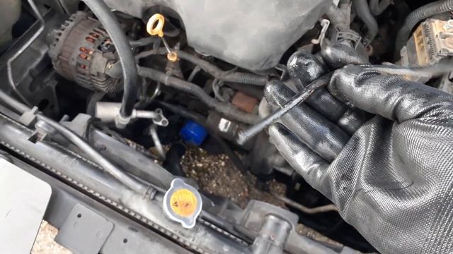 Cambio del termostato Nissan Sentra s 2007 - 2012 смотреть онлайн