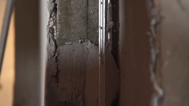 Штукатурка откосов по маякам с опалубкой под 90 градусов