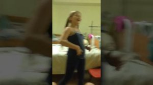 Девочка 10 лет жжёт))