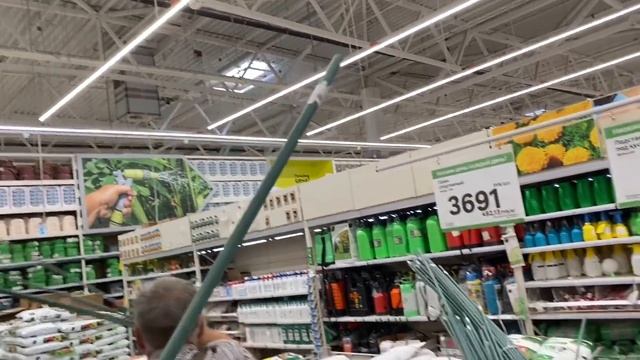 ВЛОГ Порвал натяжной ПОТОЛОК ! Едем с папой в Леруа Мерлен за дугами и гардинами ! Батя Лёша смотреть онлайн