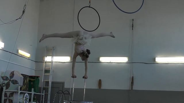 Эквилибр на тростях Александра Зубкова