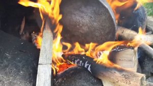 Чистим чугунную сковородку . Как избавиться от нагара на чугуне.