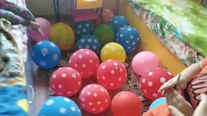 Ломаем шарики . Много шариков.