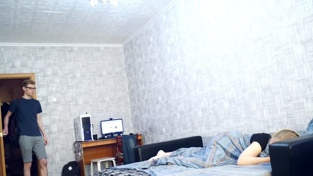 ПРОТЕКЛА НА КРОВАТЬ БРАТА! ПРАНК МЕСЯЧНЫЕ! ЖЕСТОКИЙ ПРАНК! ЧУТЬ НЕ УБИЛ МЕНЯ! (БпС)