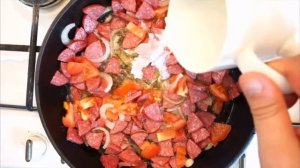 Жена всегда просит добавки😃макароны с колбасой и сыром на сковороде 😅просят еще😉как вам?