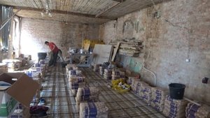 Перекрытие в старом фонде перед заливкой стяжки по профлисту.