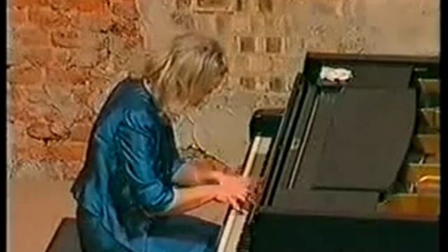 Adrienne HAUSER - Chopin Waltz Op. 64 No.2 смотреть онлайн