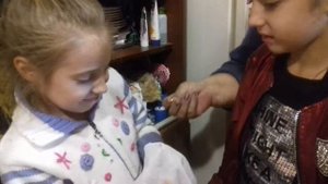 Как я вырвала себе зуб! Папа хотел мне вырвать зуб плоскогубцами .