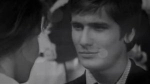 Романтическая песня о школьной любви.mp4