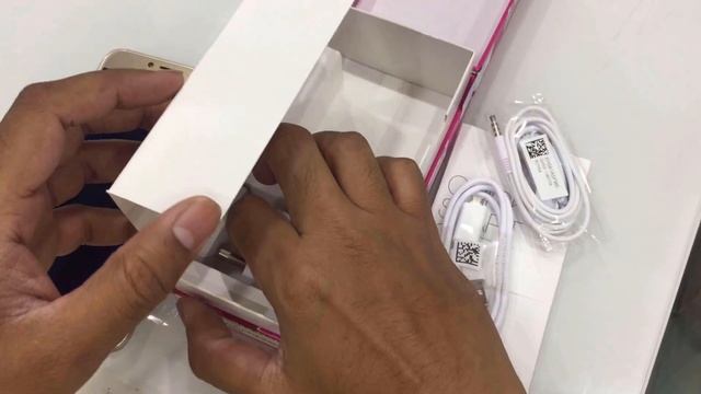 Samsung J4 2018 Unboxing in hindi (Black, 16 GB) (2 GB RAM) смотреть онлайн