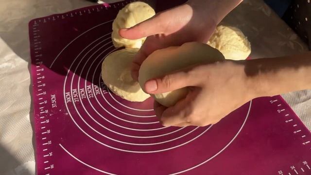 Бауырсақ.Бауырсақты тек осылай пісіремін.Бауырсаки с кунжутом.Бауырсақ кунжутпен. смотреть онлайн