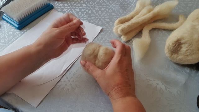10. Мастер-класс  по валянию игрушки кота.  Первая часть.