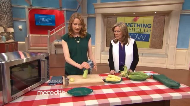 The Easiest Way To Shuck Corn! | The Meredith Vieria Show смотреть онлайн
