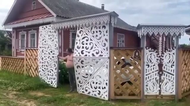 Необычные ворота...