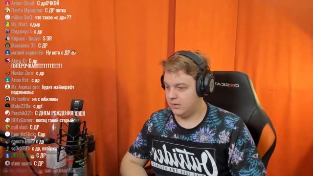 Пятёрка с др! Пятёрка распаковывает подарок от Неркина. И играет в Майнкрафт подземелья! смотреть онлайн