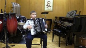 Шор Иван, 2 класс (9 лет). Гамма Es- dur (aрпеджио, аккорды); Карл Черни «Этюд» B-dur, op. 636 № 10.