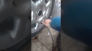Как накачать бескамерку после шиномонтажа без бензина.