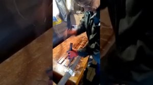 Как отрезать лист профнастила не использую болгарку и ножницы.