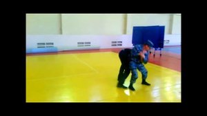 Защита при попытке обезоружить сзади