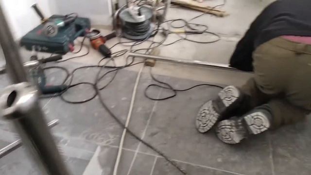 Монтаж стоек перил с боковым креплением смотреть онлайн