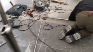 Монтаж стоек перил с боковым креплением