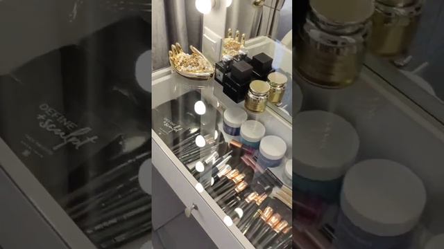 Гримерный столик серия 1.1 консольная 80*100, зеркало в раме 80*80, стеклянная столешница смотреть онлайн