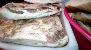 Солëное сало как сливочное масло тает во рту.