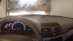 Mercedes-Benz S320 (W220) как быстро поднимает пневмоподвеска .