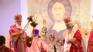 Патриарх Кирилл возглавил крестный ход под Екатеринбургом в память о семье Романовых