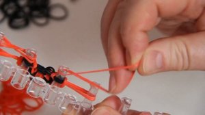 Как сделать браслет маленький дракон из резинок Rainbow Loom