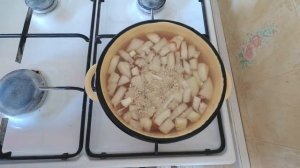 Суп из консервы килька в томатном соусе. Вкусно и сытно.