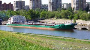 Теплоход ВОЛЖСКИЙ-5 выходит из Волго-Донского канала и движется на Волгу.