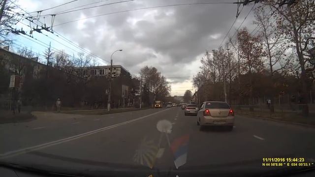 Мотоциклист под колесами смотреть онлайн