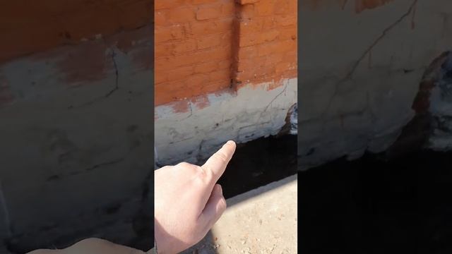 фундамент из кирпичей прожитых бетоном , дом треснул по периметру. смотреть онлайн
