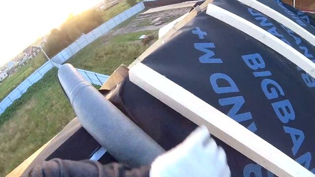 КОНТРОБРЕШЕТКА КРОВЛИ. ВЕТРО-ВЛАГО ЗАЩИТА. ЦЕНА. МОНТАЖ. КАРКАСНЫЙ ДОМ. СТРОЮ ОДИН. ч.18 смотреть онлайн