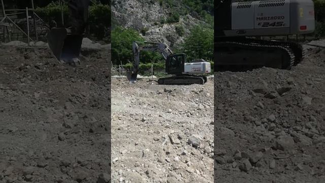 SBANCAMENTO TERRENO con escavatore NEW HOLLAND E245C смотреть онлайн