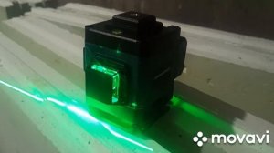 Новая квартира. Лазерный уровень - очень необходимый помощник. Возведение стены.