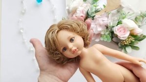 Распаковка куклы Паола Рейна. Клеим реснички. Переодеваем в новый наряд .