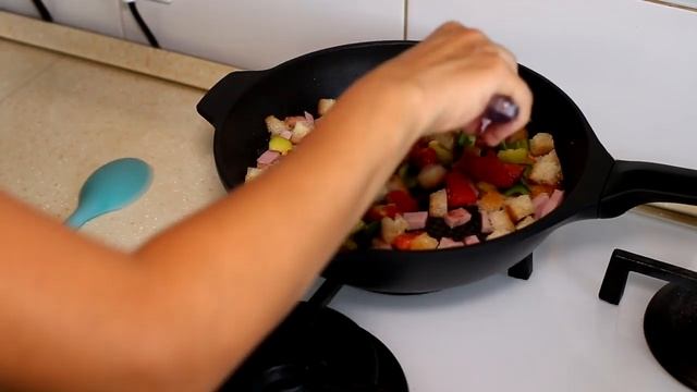 Просят теперь каждое утро этот омлет. Быстрый завтрак из самых простых продуктов. смотреть онлайн