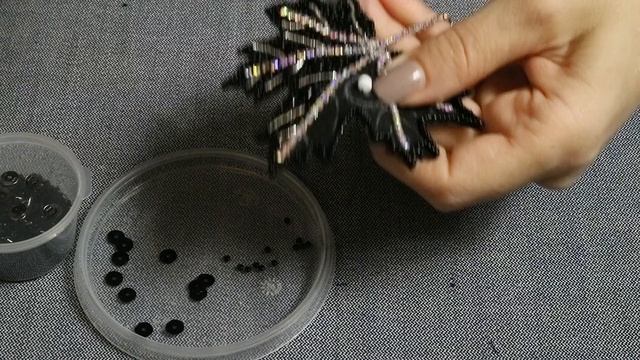 Брошь из бисера Кленовый лист  | Как сделать брошку из бисера | Мастер-класс