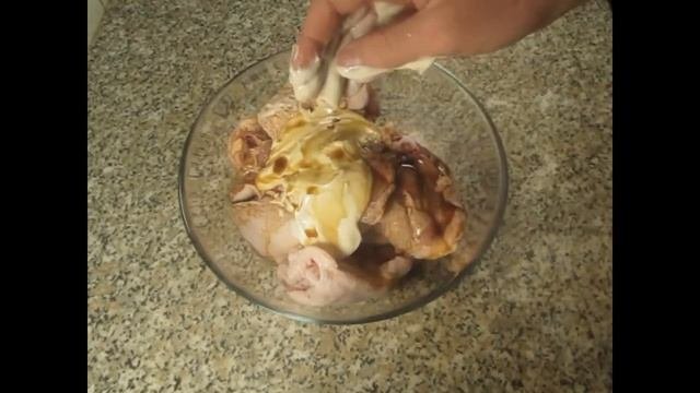 Жаренная курица с майонезом и соевым соусом