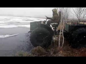 Подготовка полыньи на вездеходе ТУНДРА