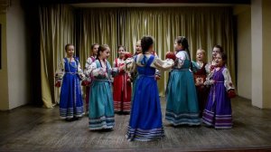 Образцовый фольклорный ансамбль "Варенька" (3 класс) - "По канавке росла травка" плясовая песня