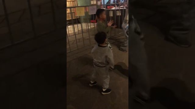 Разминка перед Fortnite Фортнайт перестрелкой на день рождений Арифа и Адили смотреть онлайн