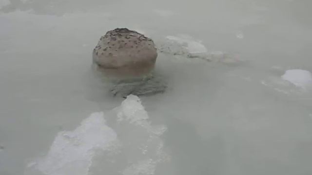 Вода уходит в лунку смотреть онлайн