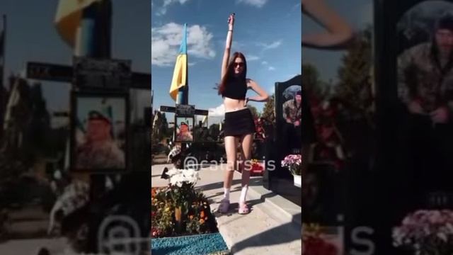 Уровень деградации 100 по 100 бальной шкале. Хайп на могиле своего отца.