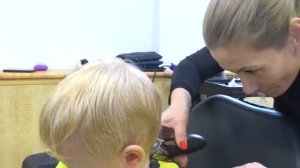 Первая стрижка в салоне / Как подстричь малыша.