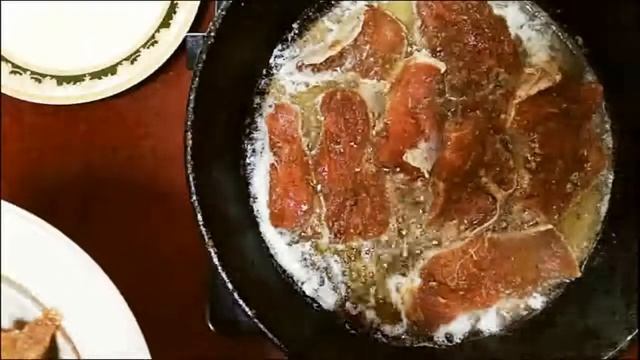Жареная говядина с картофелем.